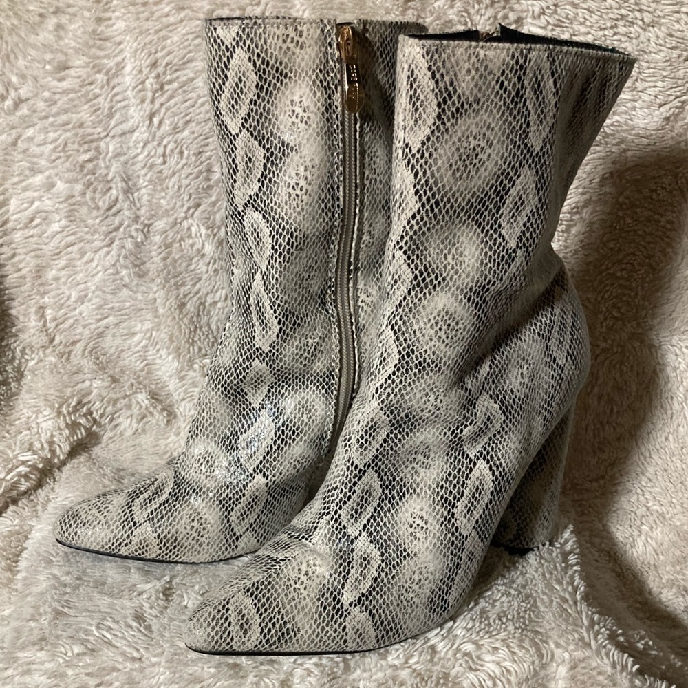 Faux leather snake skin boots Sz 8.5